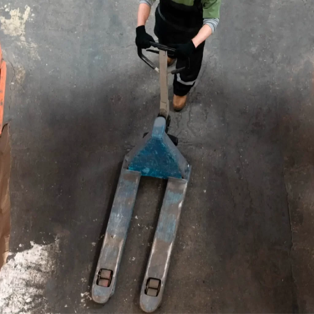 selective pallet racks lifter